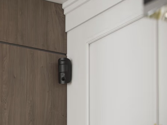 <h2 style="text-align: right;"><span style="color: windowtext;"><strong class="font-bold">Ajax MotionCam PhOD judesio jutiklis su kamera</strong></span></h2><p></p>